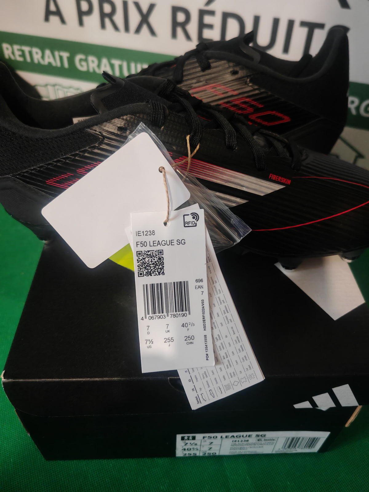 Étiquette adidas IE1238 pointure 40 2/3 UK 7