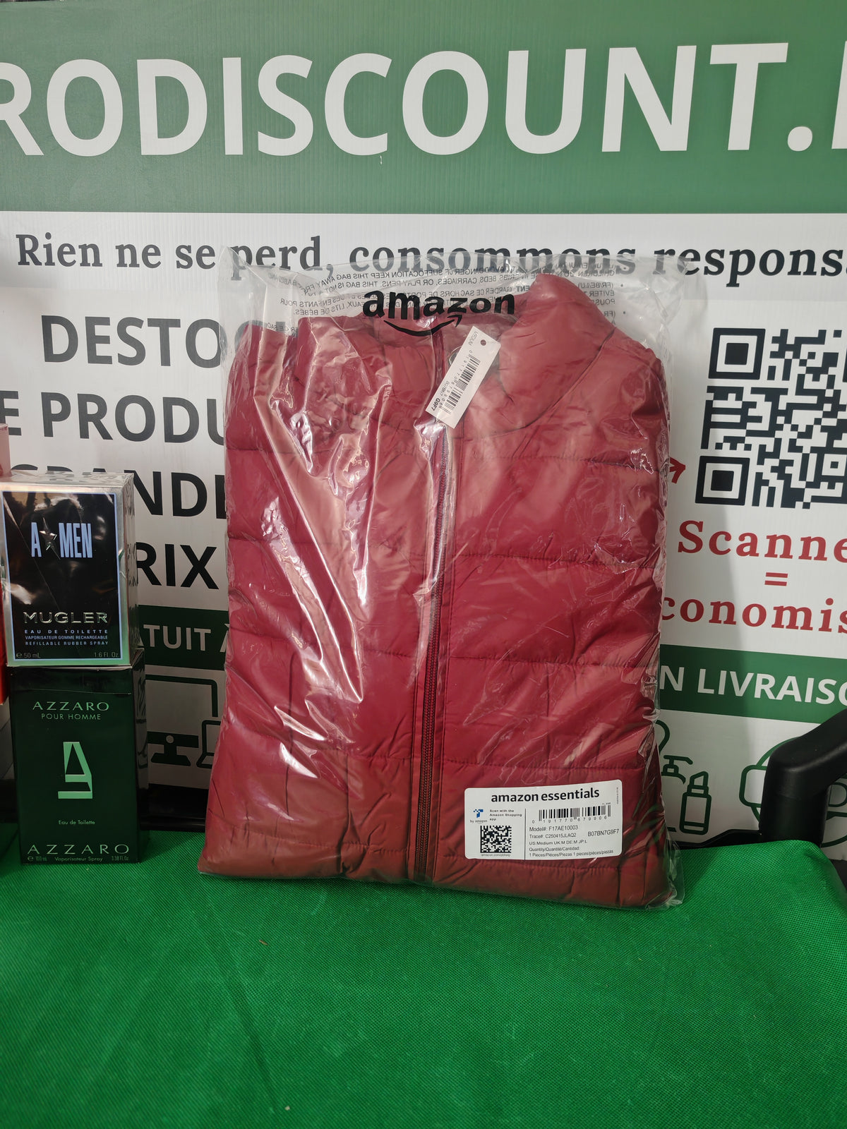 Doudoune Amazon Essentials neuve dans son sachet, taille M