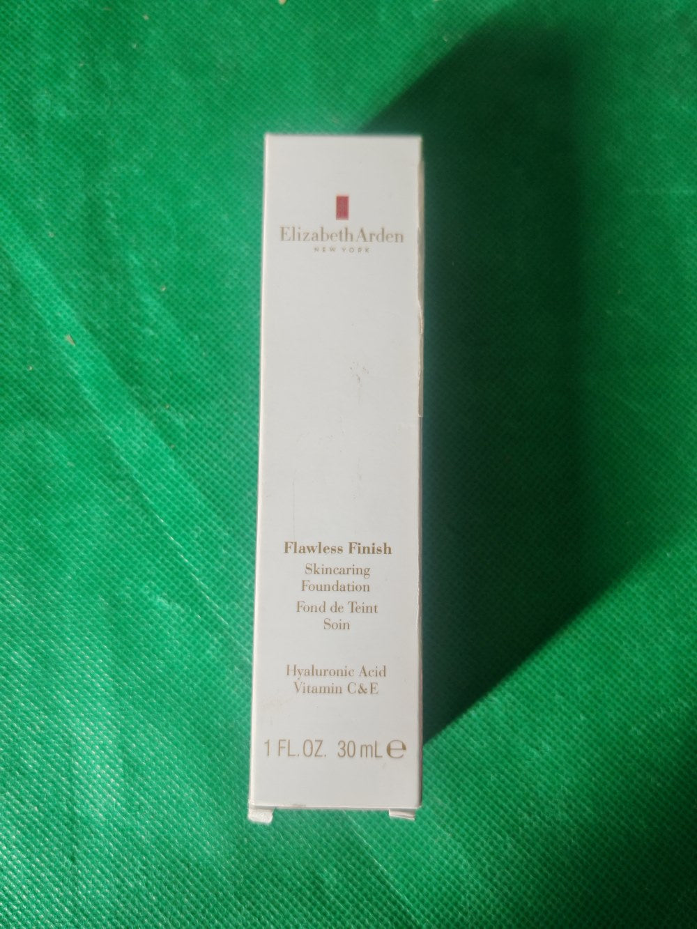 Boîte du fond de teint Elizabeth Arden Flawless Finish 30 ml