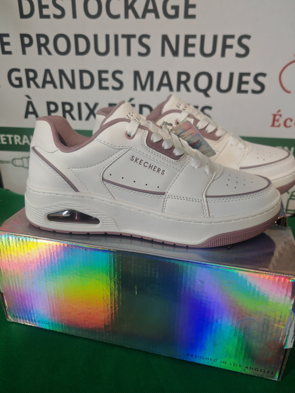 Skechers Uno Court Vanessa Mai blanche et rose, vue de côté