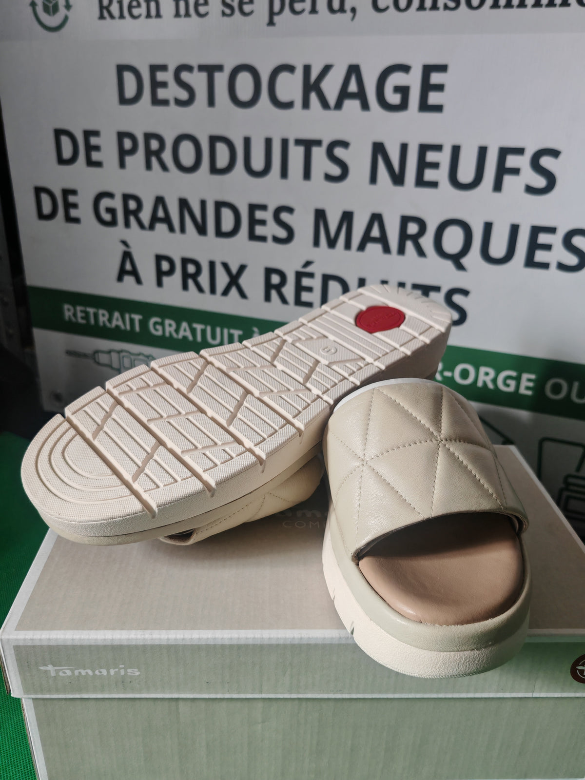 Semelle crantée des mules Tamaris