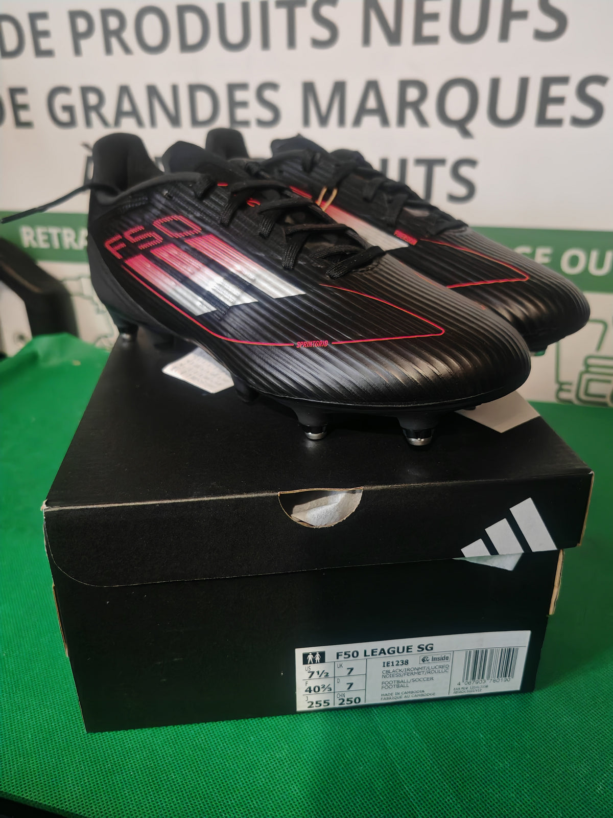Paire adidas F50 League SG neuve avec sa boîte d'origine