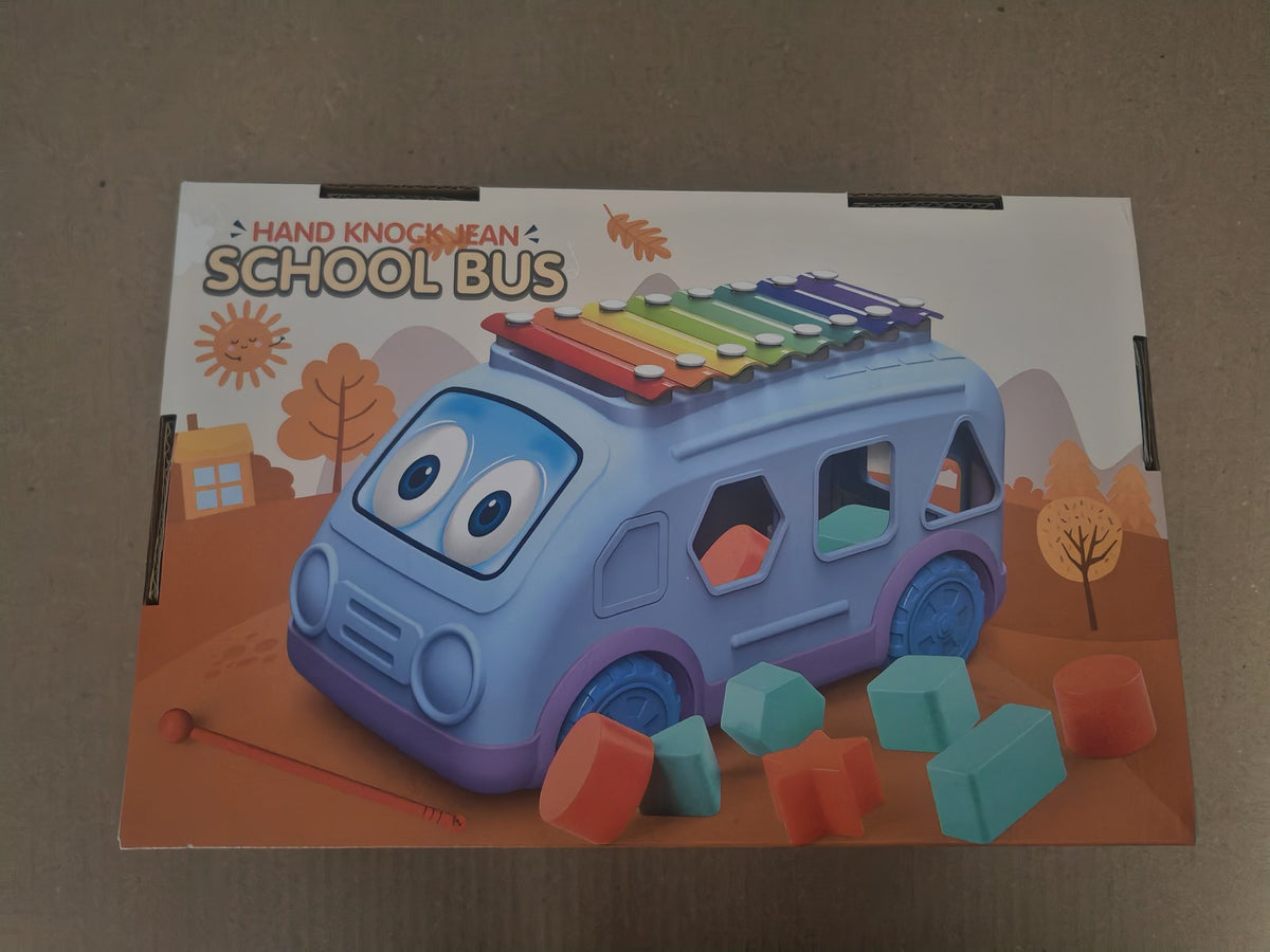Illustration de la boîte : bus xylophone, baguette et blocs de formes