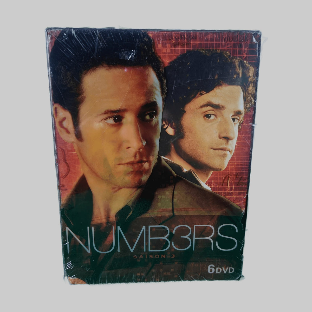 Numb3rs – Saison 3, coffret 6 DVD, 24 épisodes (emballage abîmé)