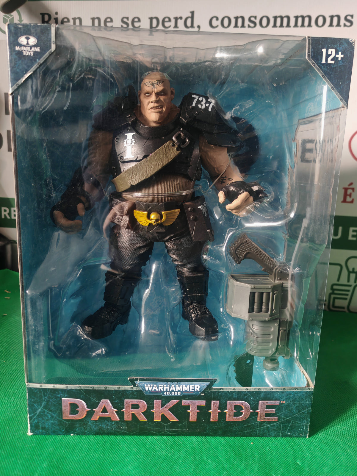 Figurine McFarlane Ogryn Warhammer 40K Darktide en boîte
