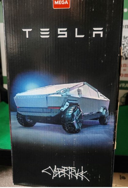 Côté de la boîte MEGA Cybertruck