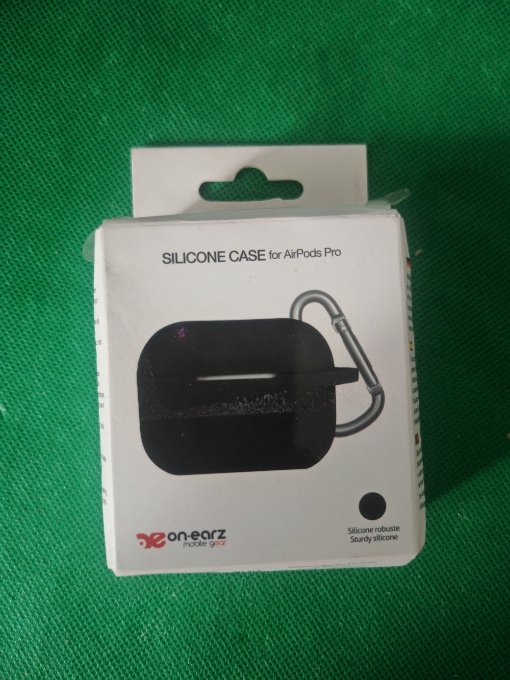 Coque silicone noire On-earz pour AirPods Pro dans sa boîte