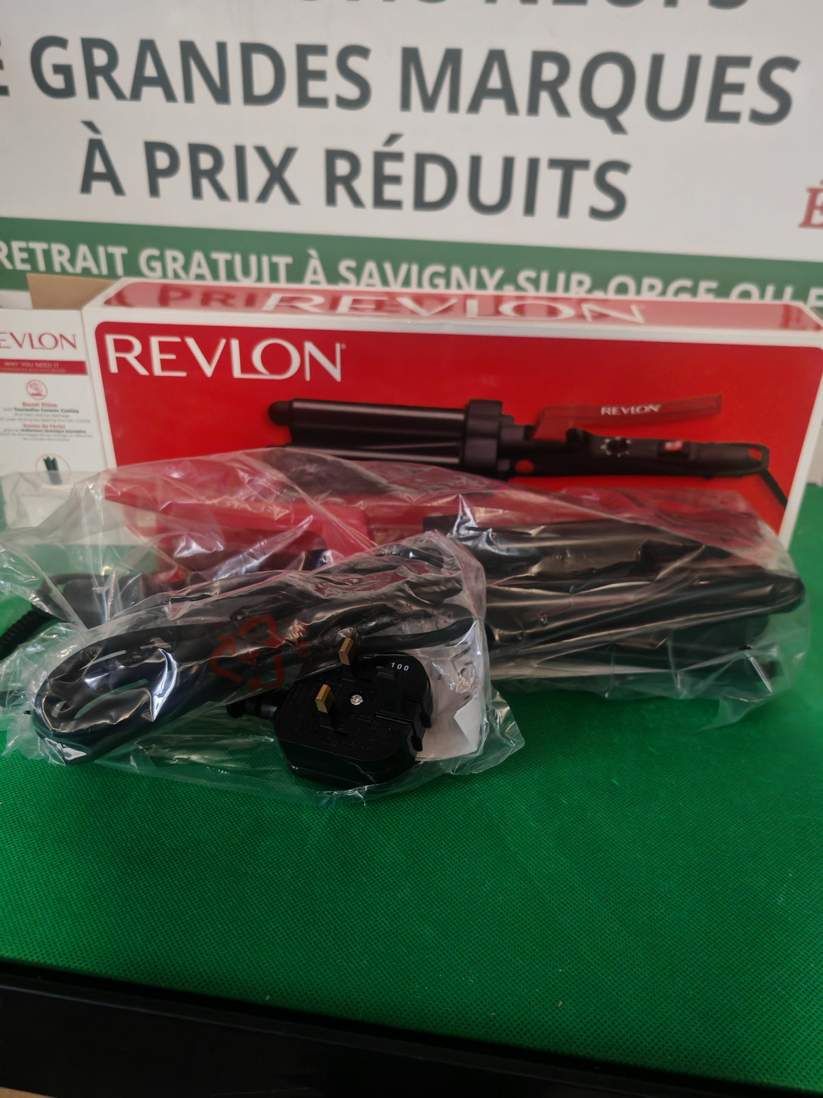 Fer à onduler Revlon neuf sous plastique avec sa prise anglaise