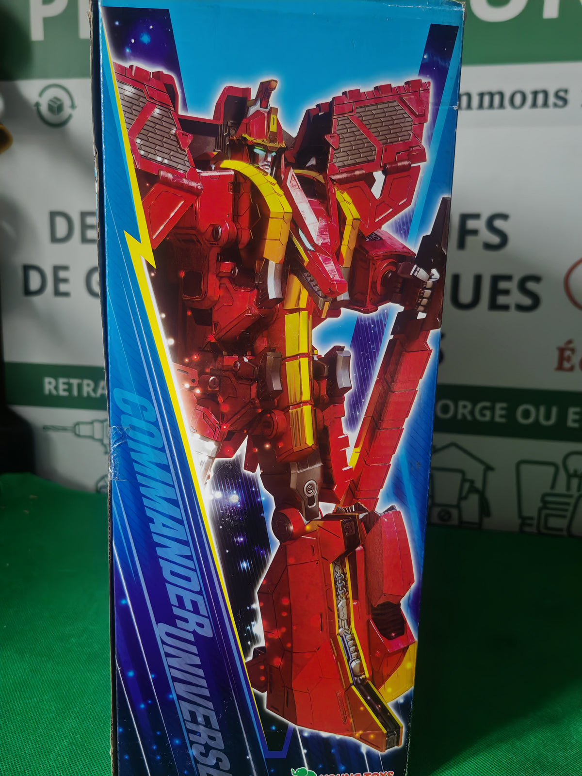 Côté de la boîte Tobot Commander Universe